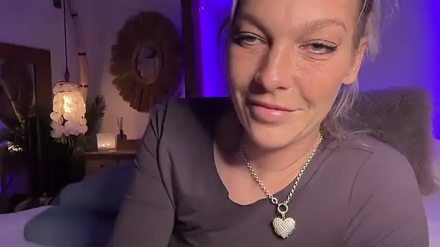 cyberchickie maria online show from 02.27.25