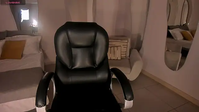 MiaRoberts1 online show from 10.22.25