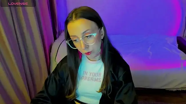 Snapshot of CurlySteph chatting on 02.26.26 CurlySteph online show from 02.26.26