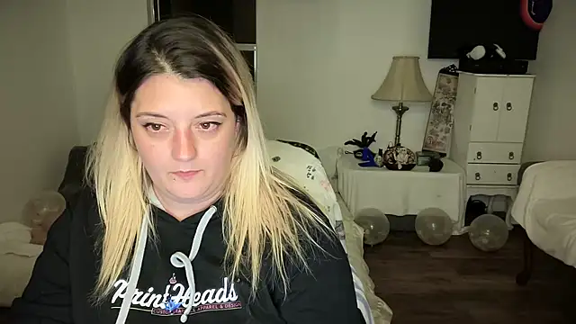 Snapshot of magicsparkles chatting on 12.04.24 magicsparkles online show from 12.04.24