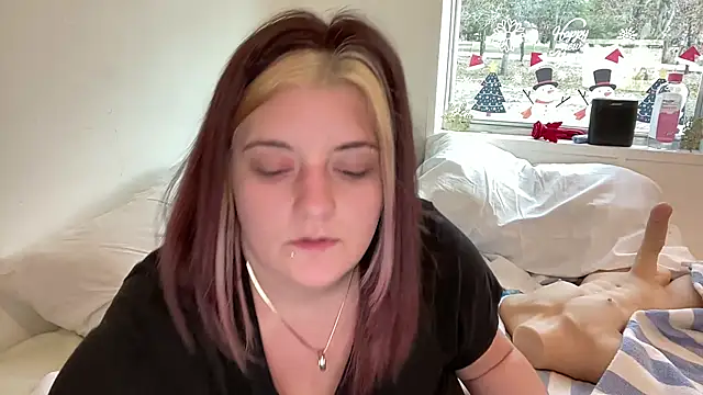 Snapshot of magicsparkles chatting on 12.28.24 magicsparkles online show from 12.28.24