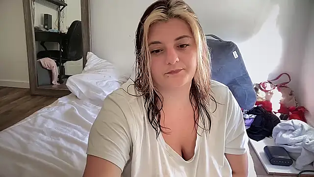 Snapshot of magicsparkles chatting on 01.28.25 magicsparkles online show from 01.28.25