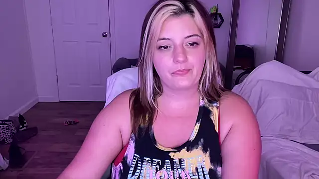 Snapshot of magicsparkles chatting on 02.19.25 magicsparkles online show from 02.19.25