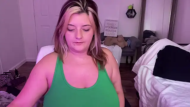 Snapshot of magicsparkles chatting on 02.20.25 magicsparkles online show from 02.20.25