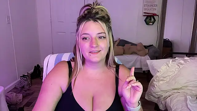 Snapshot of magicsparkles chatting on 03.14.25 magicsparkles online show from 03.14.25