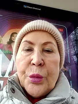 Hottie-Mom online show from 11.14.25