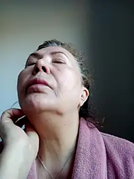 Hottie-Mom online show from 04.11.26