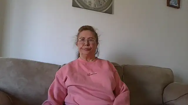 Hottie-Mom online show from 04.17.26