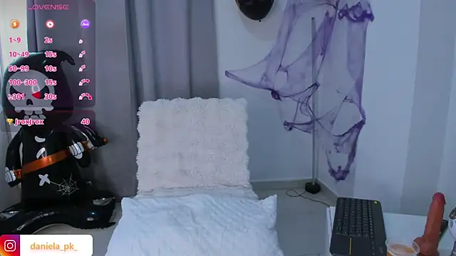 Snapshot of roxy_pk_ chatting on 10.25.25 roxy pk online show from 10.25.25