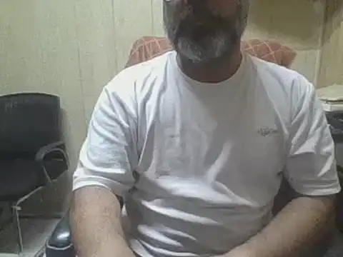 Snapshot of hairymaster95 chatting on 07.12.26 hairymaster95 online show from 07.12.26