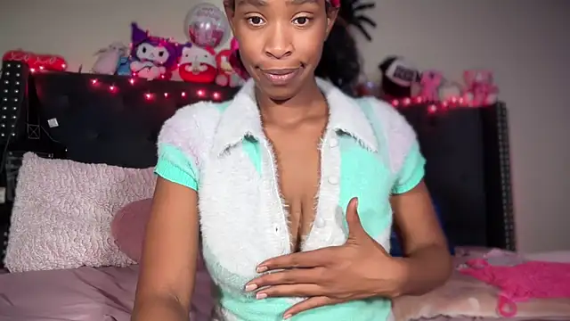 Snapshot of Cum2Charm chatting on 10.28.25 Cum2Charm online show from 10.28.25