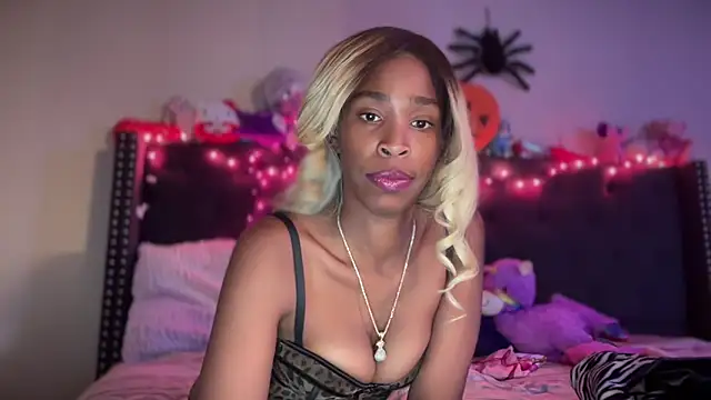 Snapshot of Cum2Charm chatting on 11.02.25 Cum2Charm online show from 11.02.25