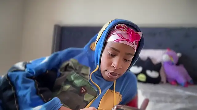 Snapshot of Cum2Charm chatting on 11.10.25 Cum2Charm online show from 11.10.25