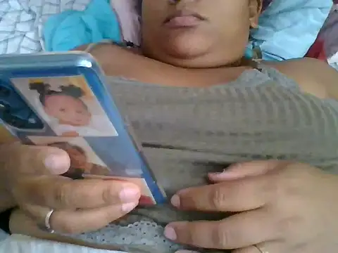 Snapshot of PRETTY-MI chatting on 04.16.26 PRETTY-MI online show from 04.16.26