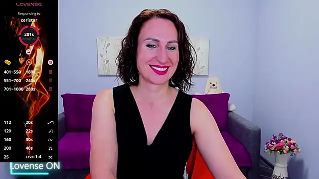 Snapshot of Nia_Smithh chatting on 10.14.25 Nia Smithh online show from 10.14.25