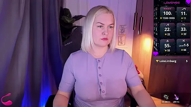 Snapshot of YolandaKiss chatting on 02.25.25 YolandaKiss online show from 02.25.25