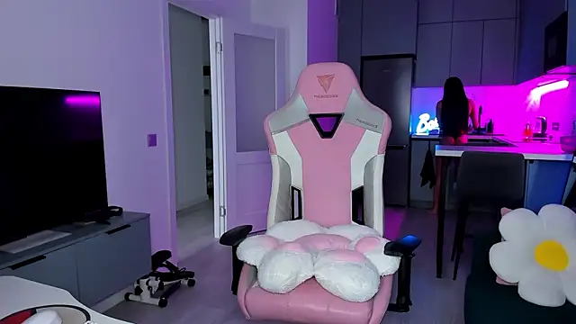 wow lovie online show from 03.31.26