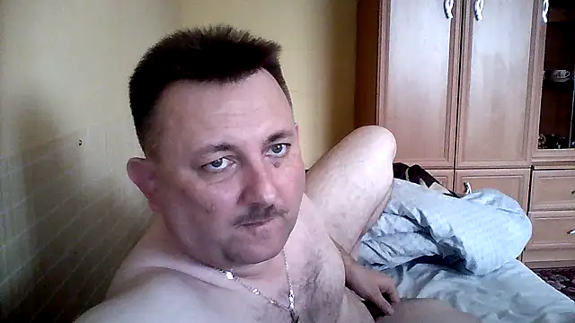 Snapshot of Novy73 chatting on 09.29.25 Novy73 online show from 09.29.25