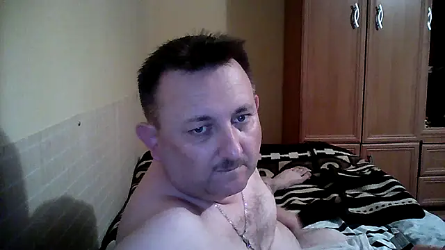 Snapshot of Novy73 chatting on 12.04.25 Novy73 online show from 12.04.25
