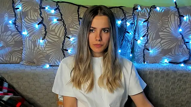 MaggieCake online show from 11.08.25