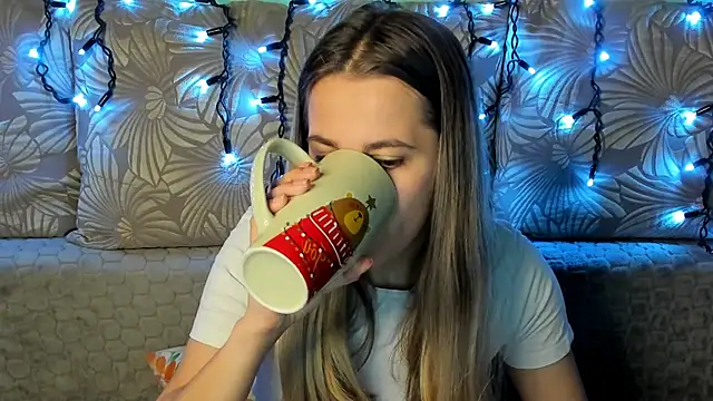 MaggieCake online show from 12.02.25