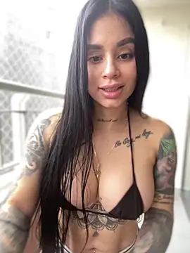 LaraHenao online show from 01.10.25