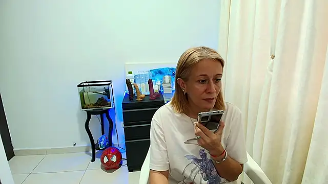 Snapshot of Naty_Stone chatting on 10.14.25 Naty Stone online show from 10.14.25