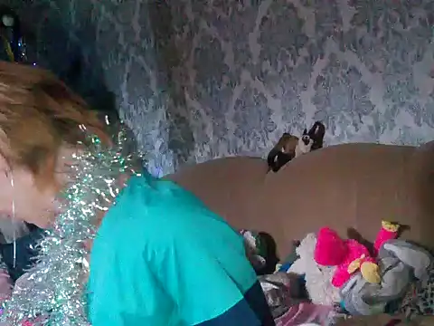 Snapshot of WildMissNiks chatting on 12.27.24 WildMissNiks online show from 12.27.24