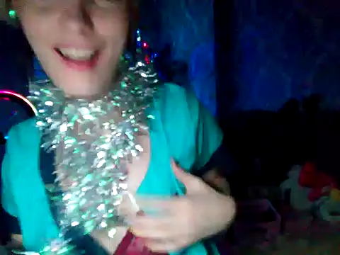 Snapshot of WildMissNiks chatting on 12.27.24 WildMissNiks online show from 12.27.24