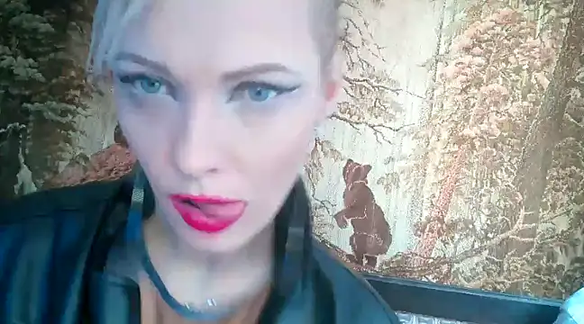 Snapshot of WildMissNiks chatting on 02.10.25 WildMissNiks online show from 02.10.25