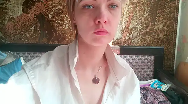 Snapshot of WildMissNiks chatting on 02.13.25 WildMissNiks online show from 02.13.25