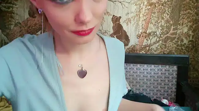 Snapshot of WildMissNiks chatting on 02.18.25 WildMissNiks online show from 02.18.25