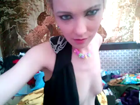 Snapshot of WildMissNiks chatting on 02.23.25 WildMissNiks online show from 02.23.25