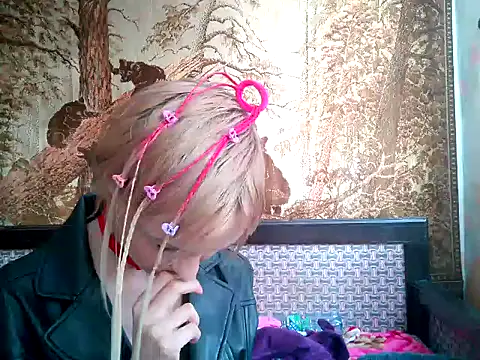 Snapshot of WildMissNiks chatting on 02.25.25 WildMissNiks online show from 02.25.25