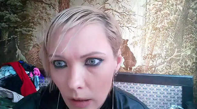 Snapshot of WildMissNiks chatting on 03.02.25 WildMissNiks online show from 03.02.25