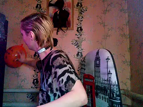 Snapshot of WildMissNiks chatting on 10.29.25 WildMissNiks online show from 10.29.25