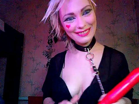 Snapshot of WildMissNiks chatting on 11.03.25 WildMissNiks online show from 11.03.25