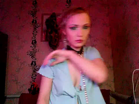 Snapshot of WildMissNiks chatting on 11.29.25 WildMissNiks online show from 11.29.25