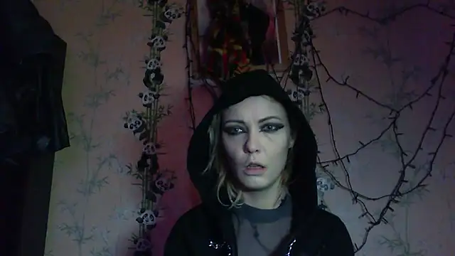 Snapshot of WildMissNiks chatting on 02.20.26 WildMissNiks online show from 02.20.26