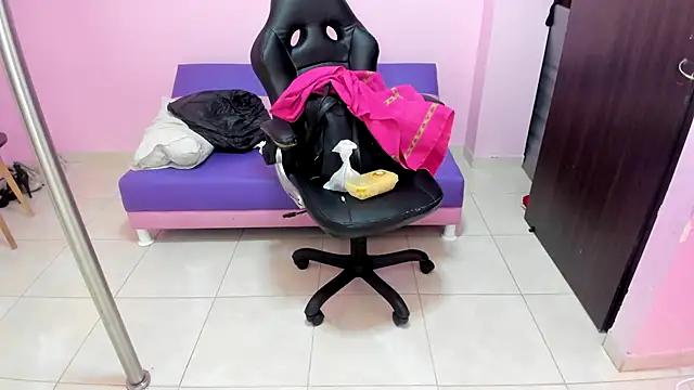 MATURE WHOR33 online show from 11.17.25