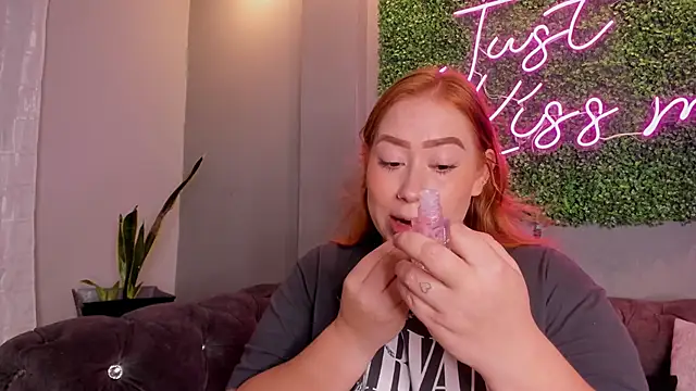 Snapshot of hannamartinn chatting on 10.08.25 hannamartinn online show from 10.08.25