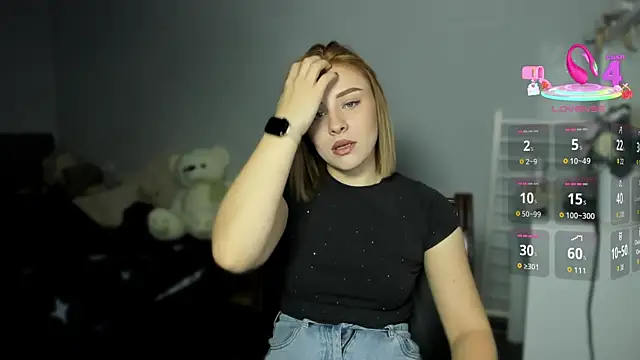 Snapshot of KindKristy chatting on 11.12.25 KindKristy online show from 11.12.25