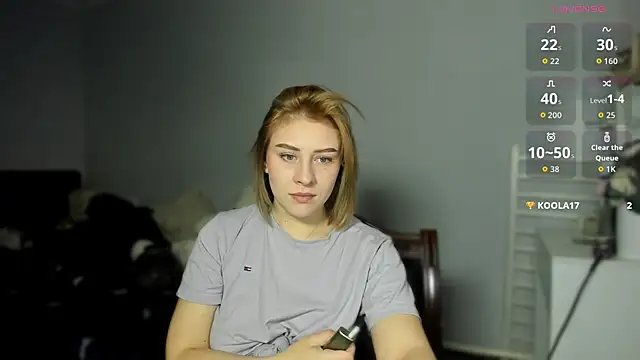 Snapshot of KindKristy chatting on 11.23.25 KindKristy online show from 11.23.25