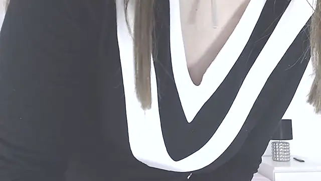 Snapshot of purefantasy chatting on 12.22.25 purefantasy online show from 12.22.25