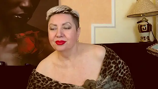 Snapshot of LadyPosh chatting on 12.11.24 LadyPosh online show from 12.11.24