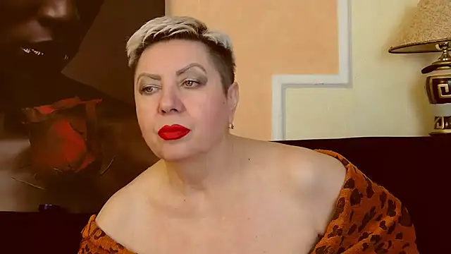 Snapshot of LadyPosh chatting on 12.13.24 LadyPosh online show from 12.13.24