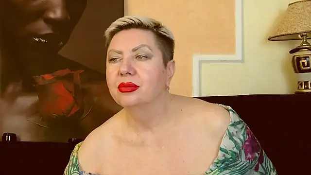 Snapshot of LadyPosh chatting on 12.19.24 LadyPosh online show from 12.19.24