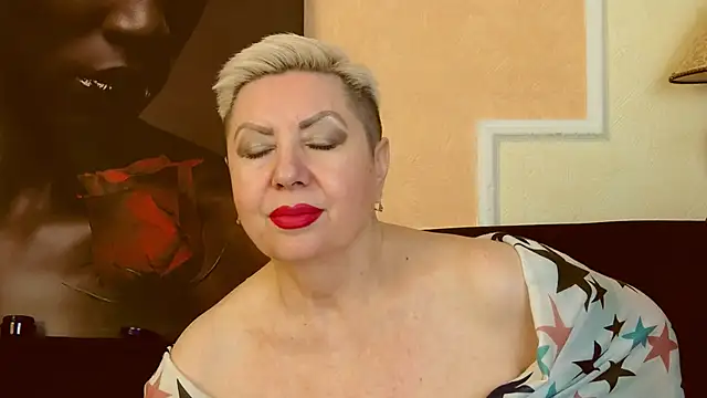 Snapshot of LadyPosh chatting on 01.18.25 LadyPosh online show from 01.18.25