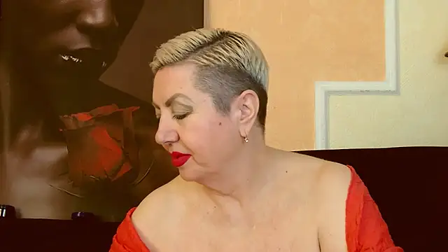 Snapshot of LadyPosh chatting on 01.28.25 LadyPosh online show from 01.28.25