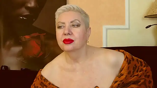 Snapshot of LadyPosh chatting on 03.15.25 LadyPosh online show from 03.15.25